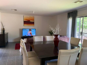 Barossa family getaway-Munno Para West